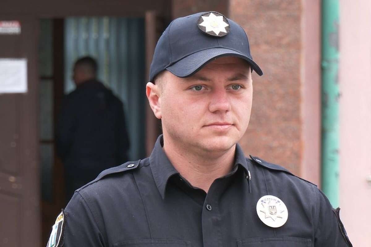 В Ровно женщина из-за не надетой маски искусала полицейского