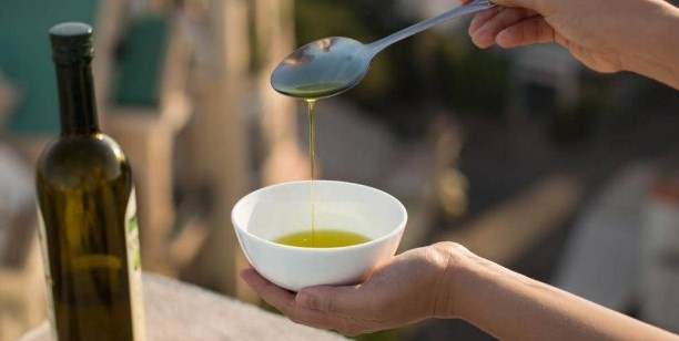 Почему медики не советуют употреблять оливковое масло натощак