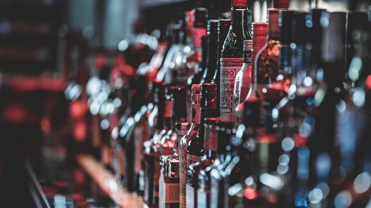 Цены на алкоголь в Украине повысят: что подорожает и насколько