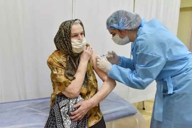 В Украине снизились темпы вакцинации от COVID-19
