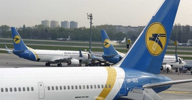 Украинский пассажирский Boeing-737 не может сесть в Тель-Авиве из-за обстрела