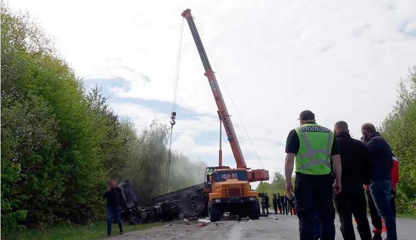 Горели грузовик и микроавтобус: известно о 4 погибших в ДТП на Хмельниччине