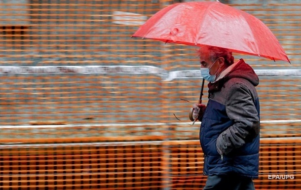 Сильный ветер и дождь стали причиной обесточивания 120 населенных пунктов в Украине