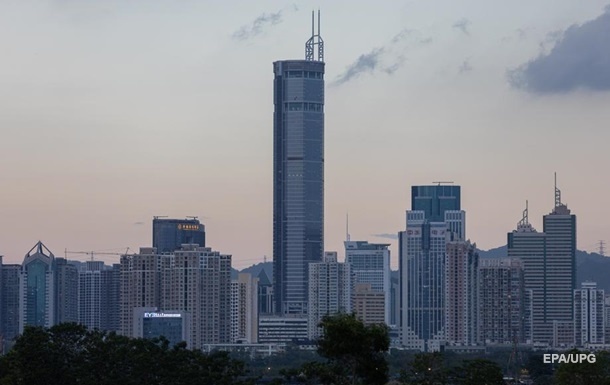 Люди убегали в панике: в Китае неожиданно стал трястись небоскреб
