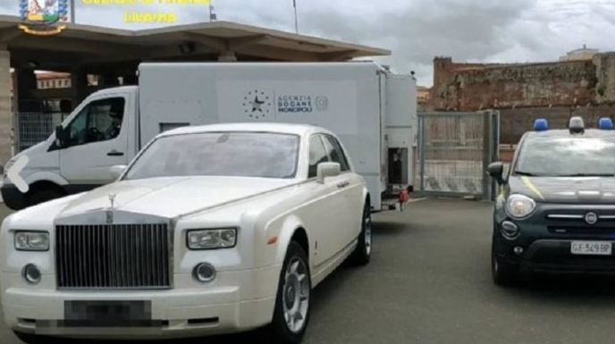 В Италии арестовали "российский" Rolls-Royce из-за кожи редкого крокодила