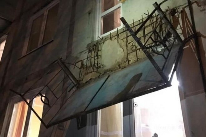 В центре Киева на тротуар неожиданно обрушился балкон