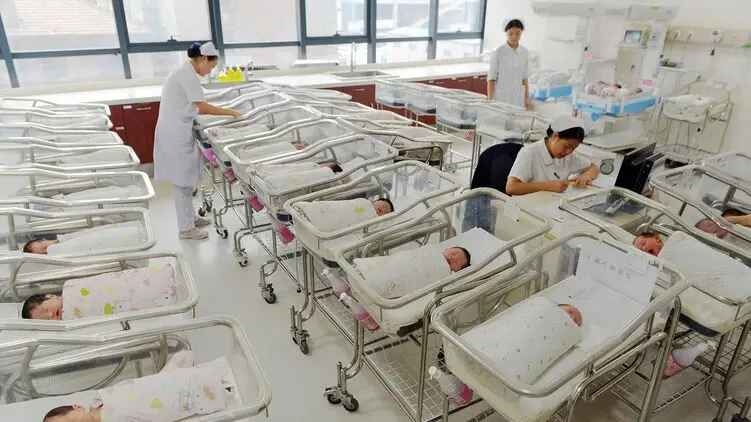 Китайцам разрешили иметь троих детей