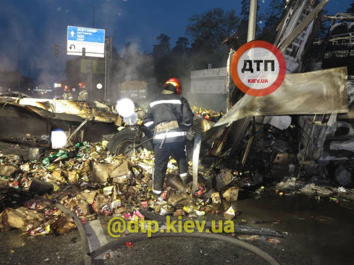 Столкновение грузовика и легковушки на Житомирской трассе: новые детали трагедии