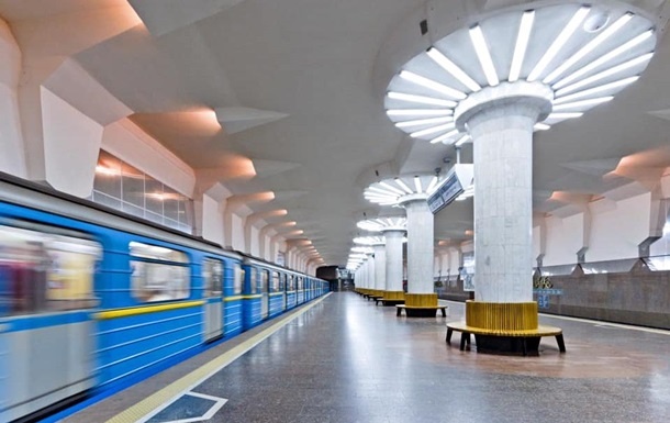 В метро Харькова пассажир бросился под приближающийся поезд