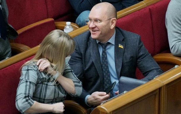 "Слуги народа" объявили об исключении нардепа Шевченко из фракции