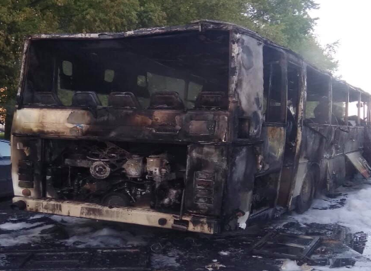 Под Львовом огонь уничтожил пассажирский автобус