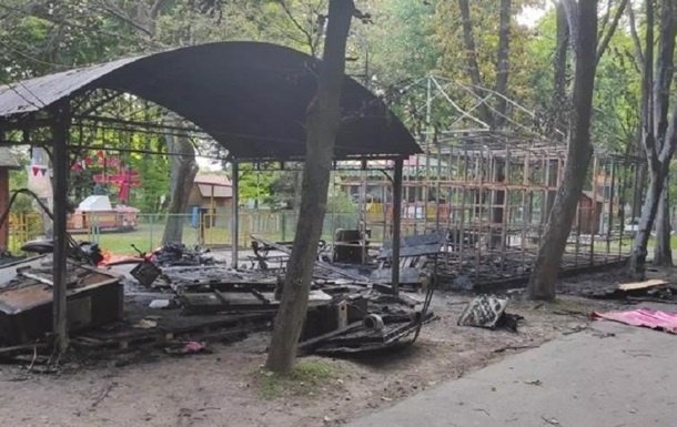 В Виннице пожар уничтожил в парке детские аттракционы