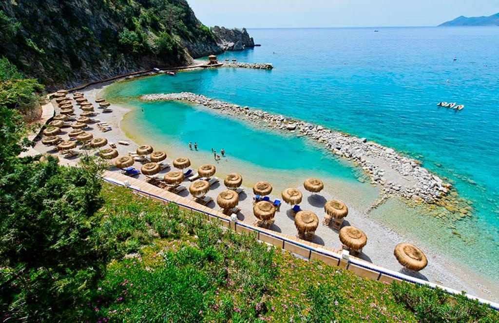 Пост-карантинные правила популярных курортов: в каких странах отдохнуть летом станет проще