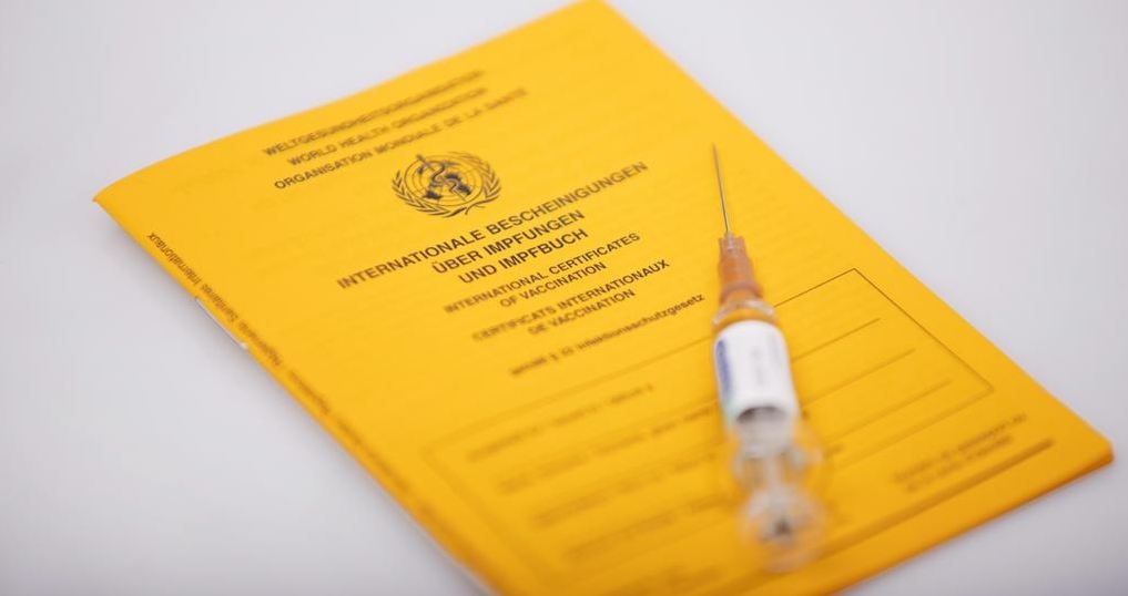 Украинцам объяснили, как получить международный сертификат о вакцинации против COVID-19