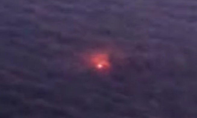 Пассажир авиалайнера в небе над Сибирью увидел НЛО