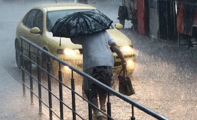 Грозовой циклон несет в Украину ливни: погода станет опасной