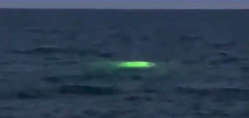 У берегов Майами видели под водой неопознанный светящийся объект