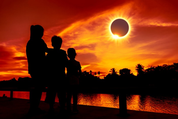 Кольцеобразное солнечное затмение 10 июня: основные опасности дня