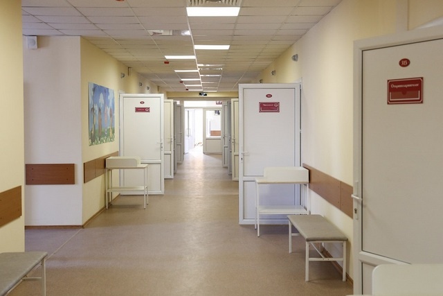 Реформа здравоохранения по-украински: медикам урезают зарплаты и грозят увольнениями