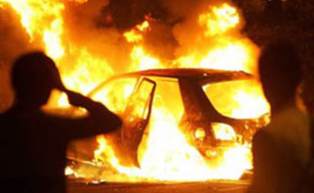 Жгли тополиный пух и случайно уничтожили машину: в РФ ищут парня и девушку