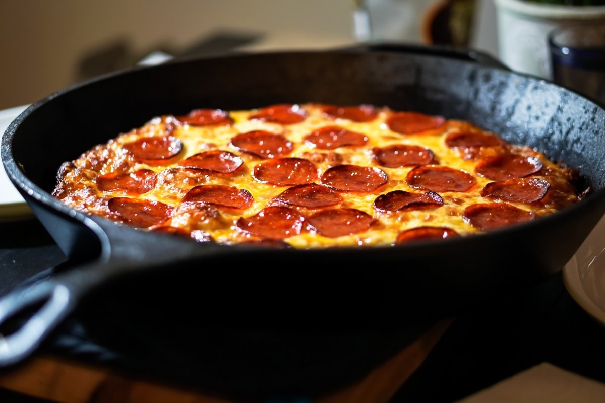 Обязательно попробуйте: необычный рецепт пиццы на сковороде