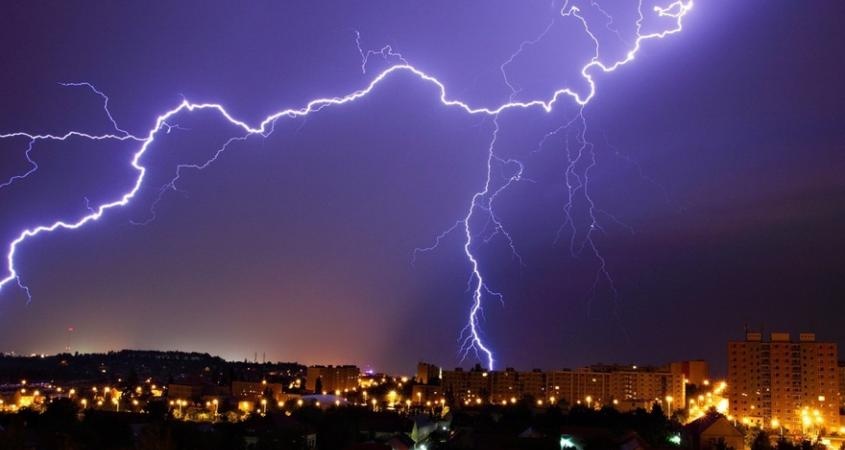 Что ни в коем случае нельзя делать во время грозы