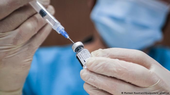 Вакцинации против COVID-19 в Украине: число противников прививки уменьшилось