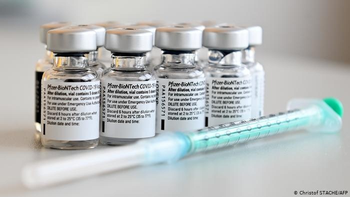 Депутатов Рады будут прививать вакциной Pfizer