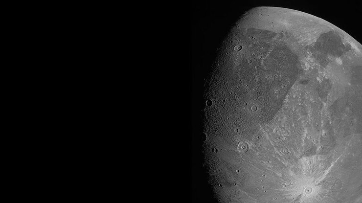 NASA показало впечатляющие фото самой большой луны Солнечной системы