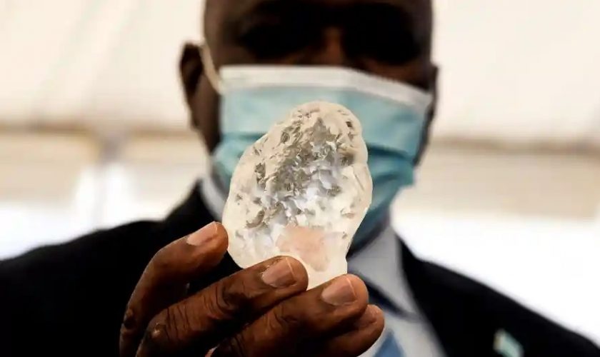 В Африке обнаружили один из самых крупных в мире алмазов