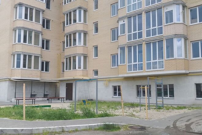 Опасный прецедент: в Украине начали продавать многоэтажки вместе с жителями