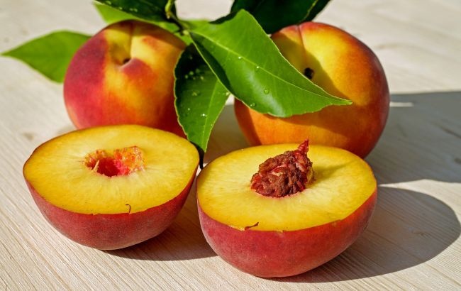 Кому нельзя есть персики – ответ специалистов