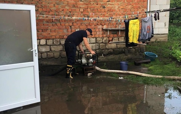 В результате непогоды в Украине подтоплены более 200 домов