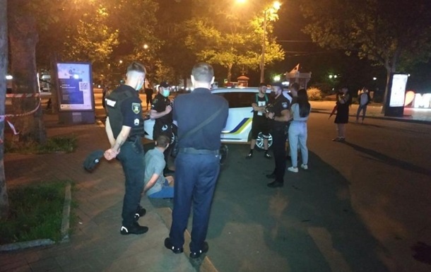 В Николаеве произошла драка со стрельбой, пострадавших забрала "скорая"