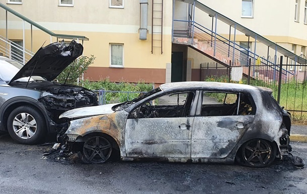 В Киеве полностью сгорел автомобиль общественного деятеля