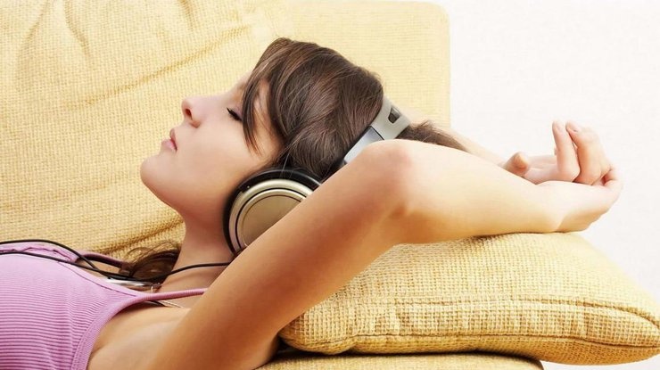 Вот почему нежелательно слушать музыку перед сном
