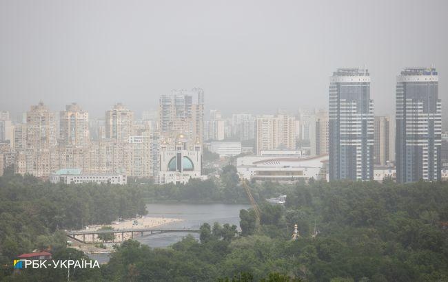 Пыльная буря над Украиной: сколько дней будет трудно дышать