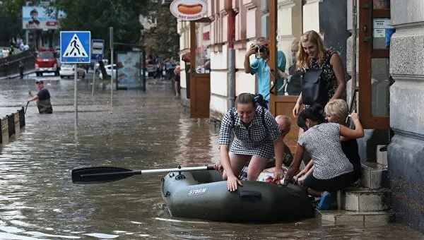 Погода испытывает украинцев: синоптики пояснили причины аномальных явлений