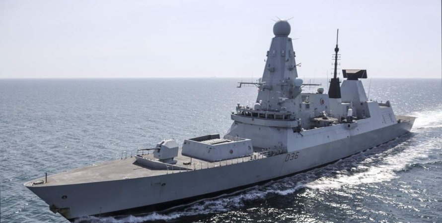 BBC показало репортаж с эсминца во время обстрела: кадры с HMS Defender D36