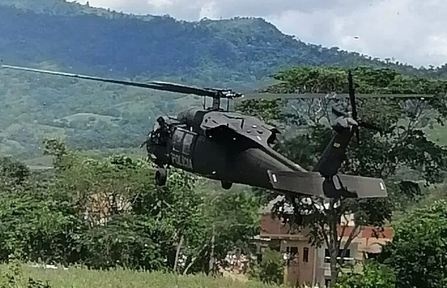 Обстрелян вертолет с президентом: шесть выстрелов в Колумбии