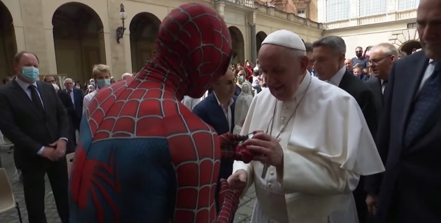 Понтифик встретился с Человеком-пауком