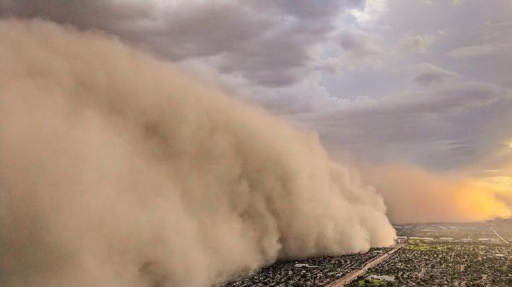 Европу накрыло огромное пылевое облако из Сахары