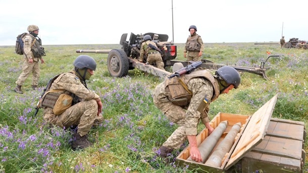 На юге Украины провели артиллеристские учения