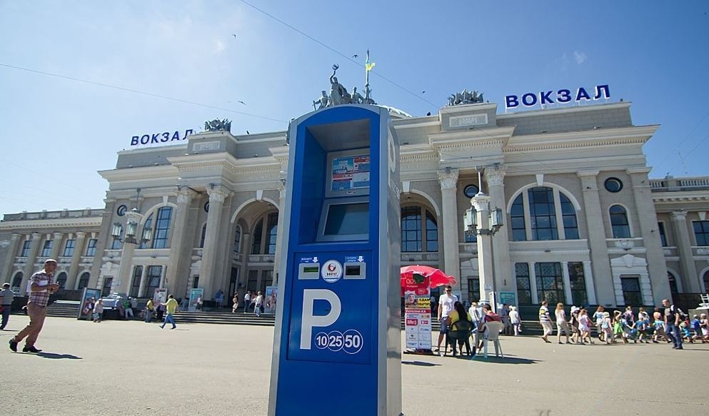 Тысяча долларов за парковку: девушку из Одессы "нагрели" местные парковщики