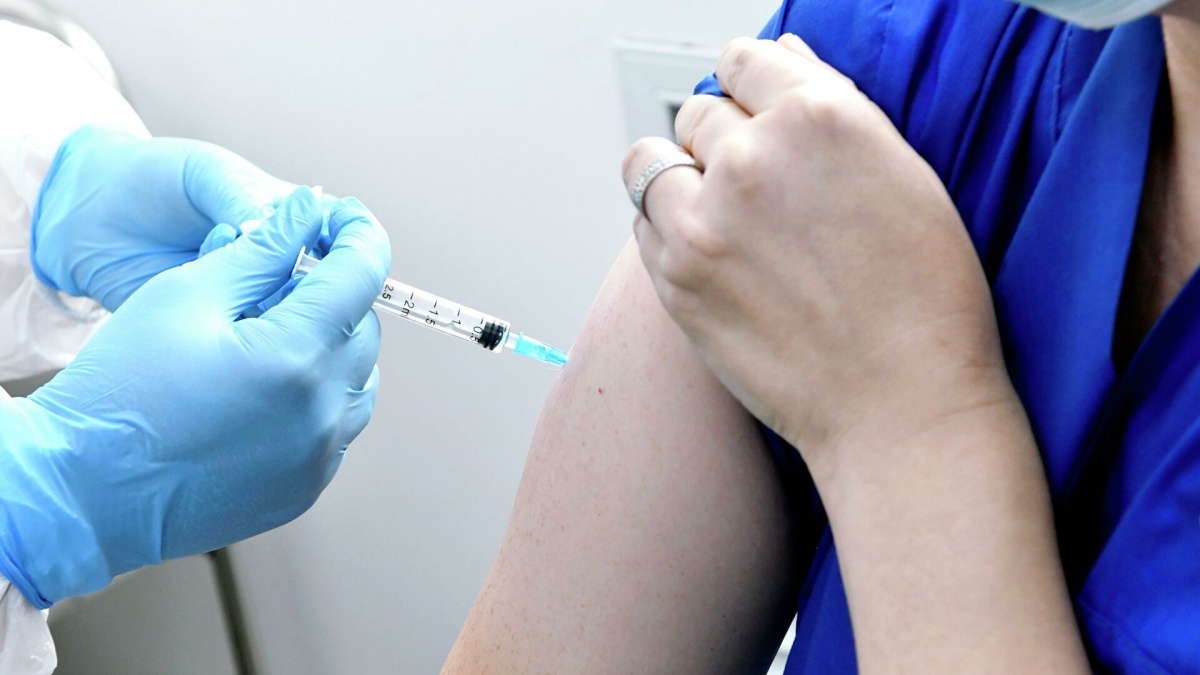 В Украине за сутки против коронавируса полностью иммунизировали 27 129 человек
