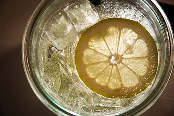 Названа опасность для здоровья лимонного сока