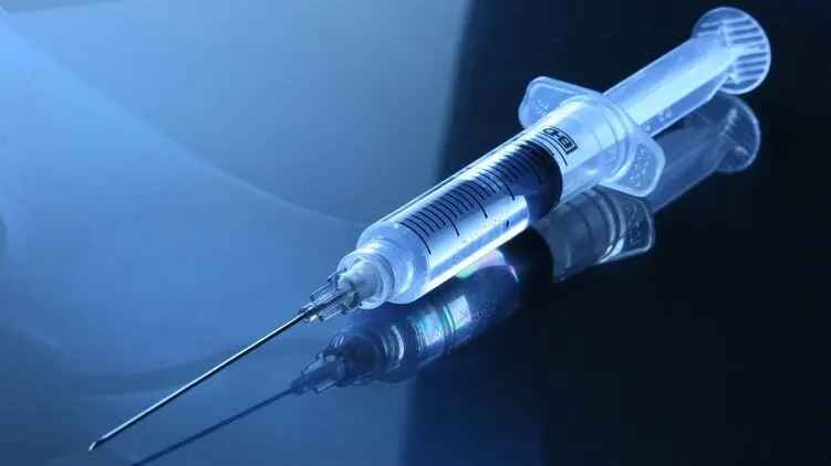 Венгрия начала вакцинировать жителей Закарпатья