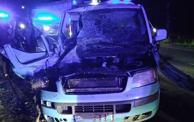 ДТП под Черкассами с участием двух микроавтобусов: пострадали 6 человек