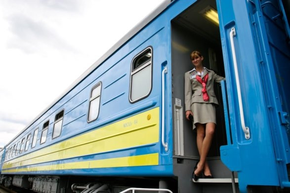 “Укрзализныця“ повысила должностные оклады своим работникам