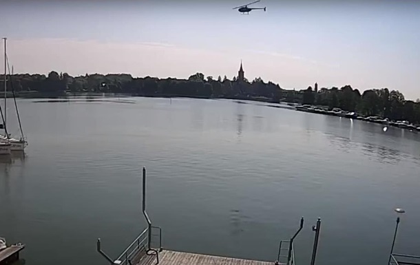 Обнародовано видео падения вертолета с украинцами на борту